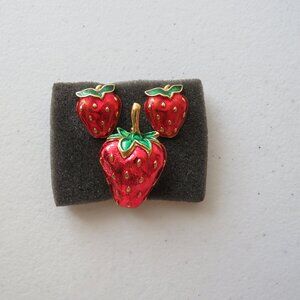 Strawberry Earrings and Brooch Gold Tone Metal Vintage Set